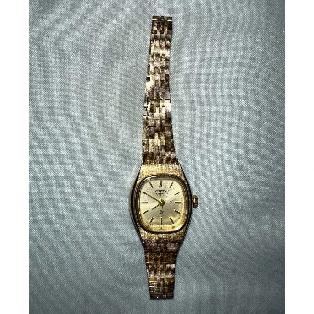Vintage Citizen Women’s Gold-Tone Quartz Watch – Integrated Bracelet